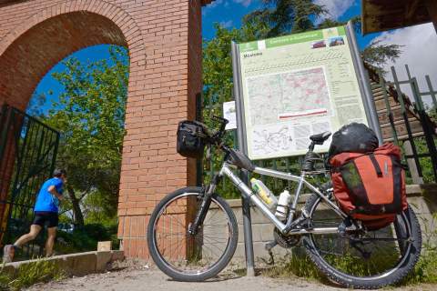 Primer panel informativo del Camino Real, a la entrada del parque El Soto