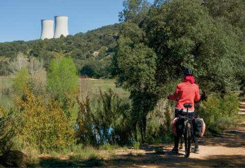 La central nuclear desde el Tajo
