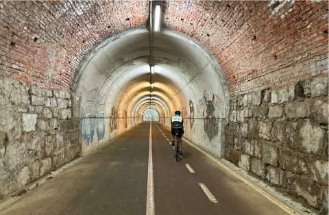 Carril bici por la zona minera